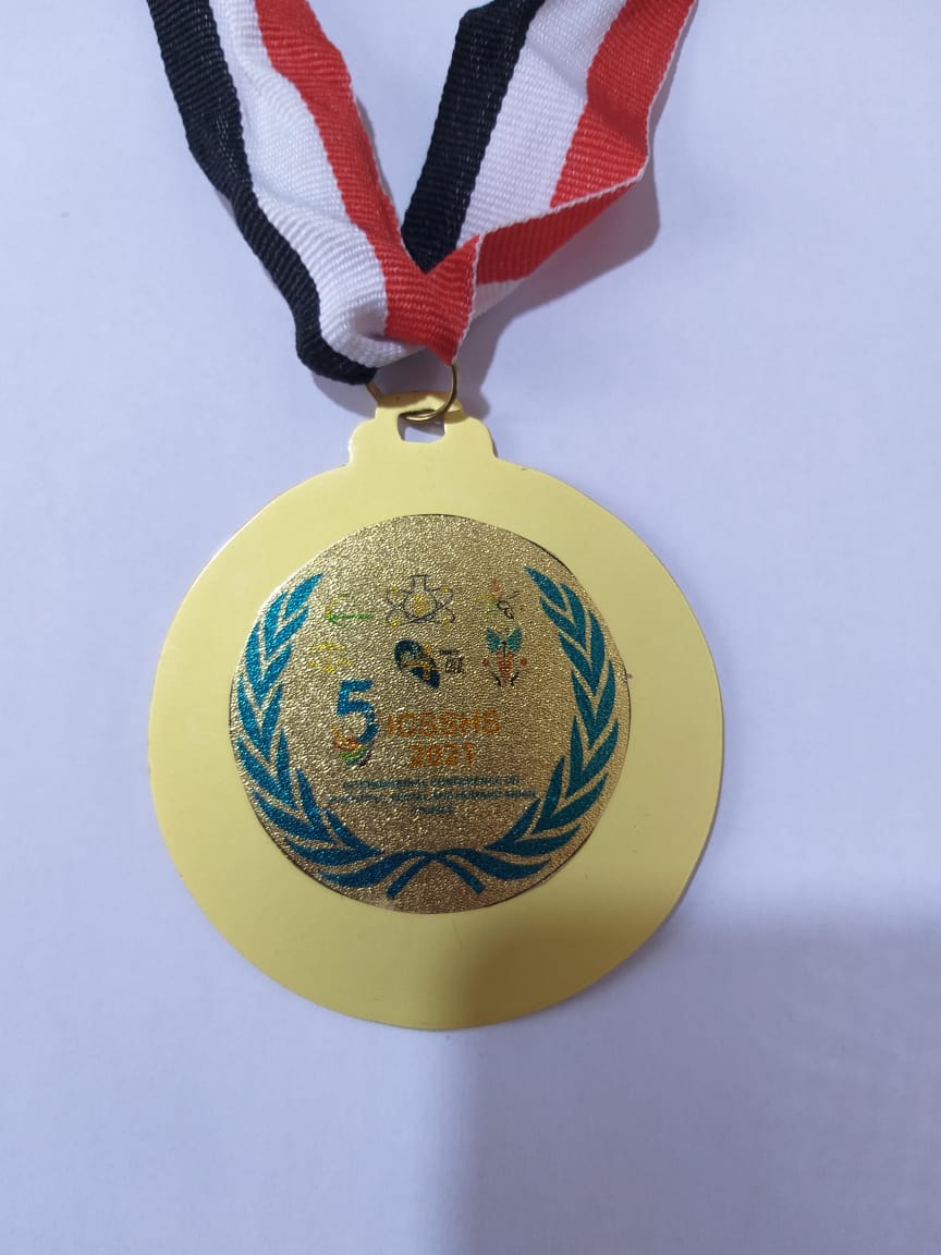 تدريسية من جامعة بغداد تحصل على وسام الأبداع العلمي من الأتحاد (4)