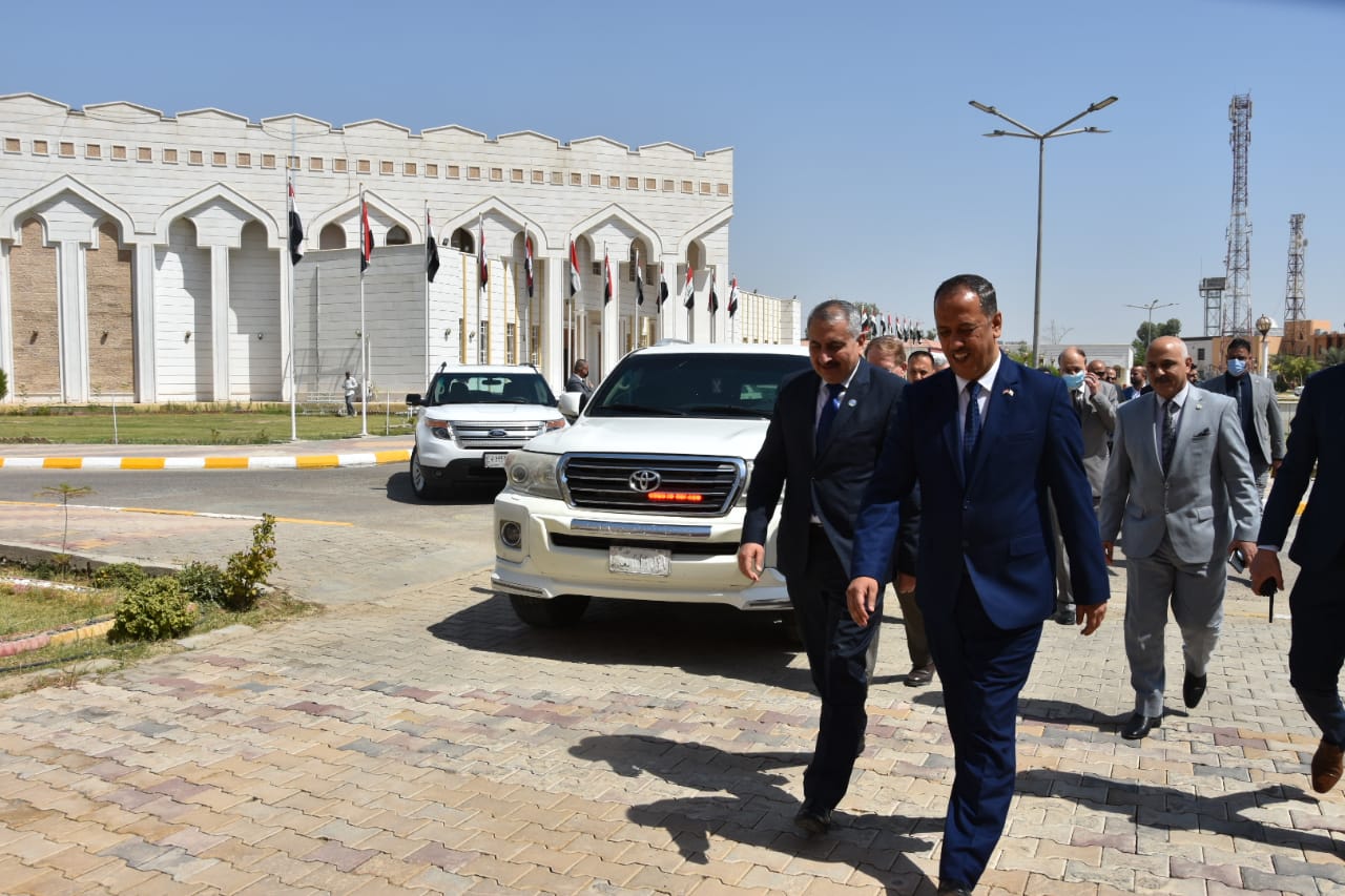 A4B5FF9F-00CD-4C64-8753-13301E202F92