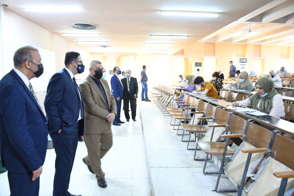 كلية الطب البيطري تجري الامتحان التنافسي لطلبة الدراسات العليا (2)