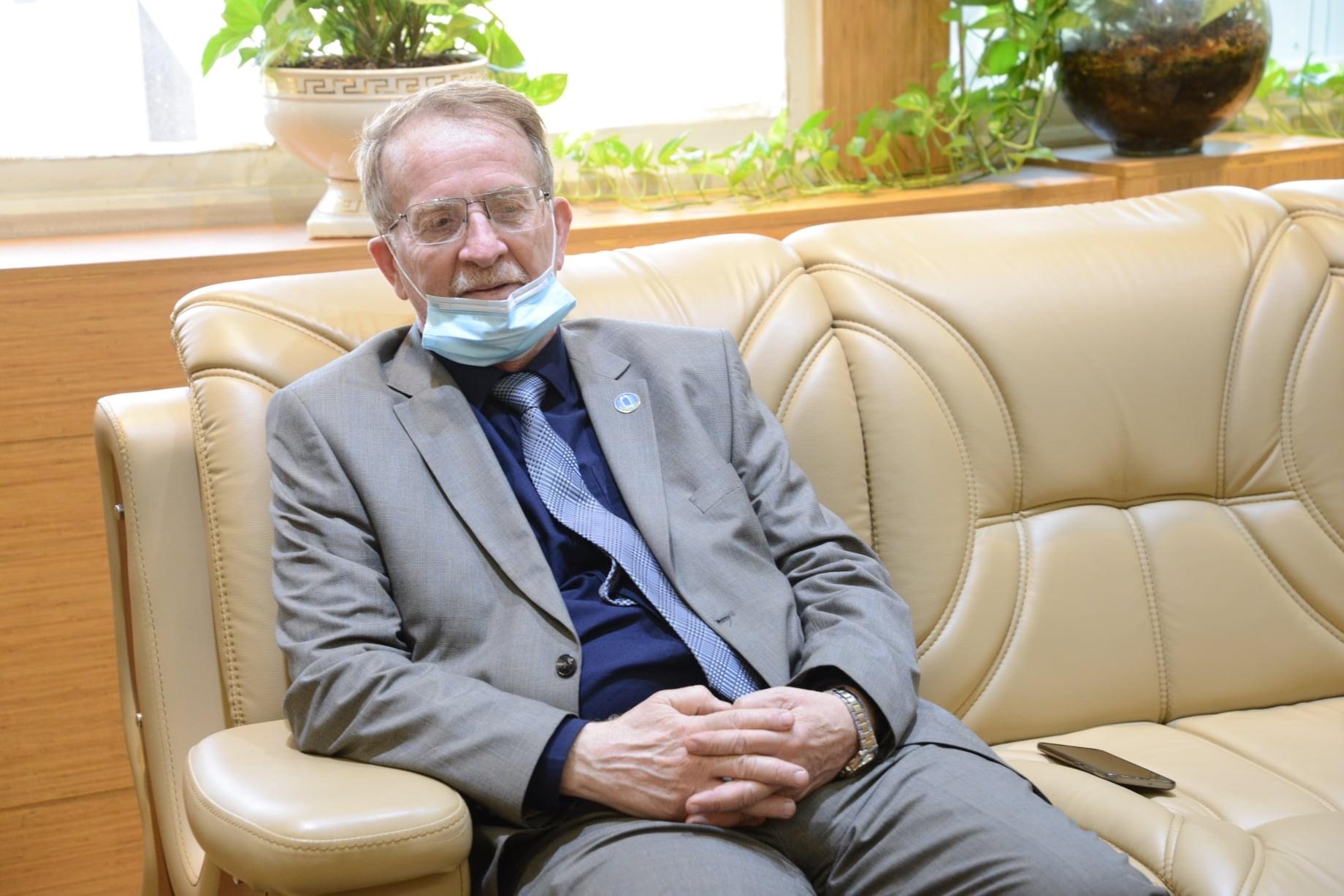 F4965FD1-9F7E-4F07-BC51-32290854F132