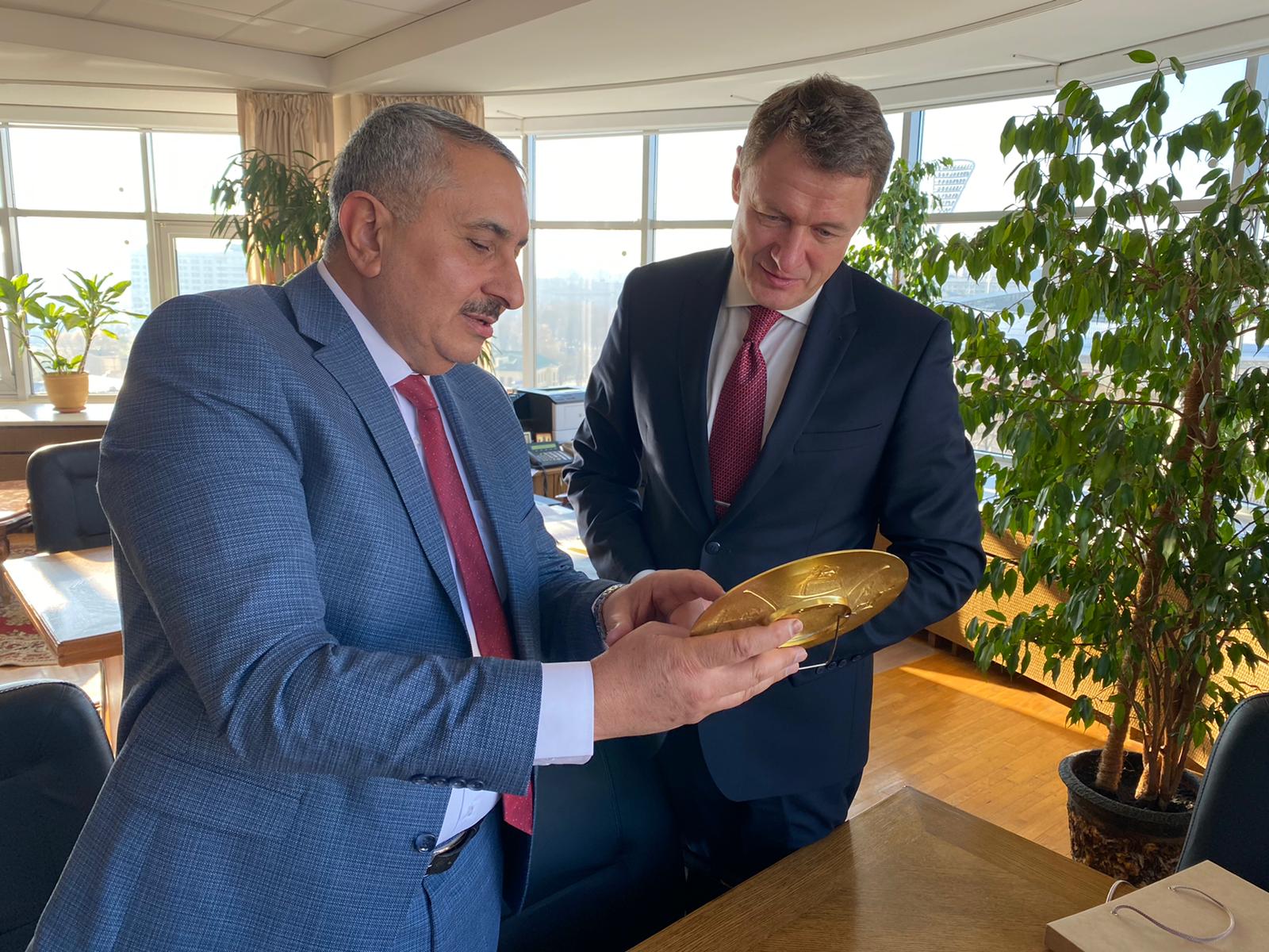 9006A23E-A6AB-46D6-A320-51AFA8188F6B