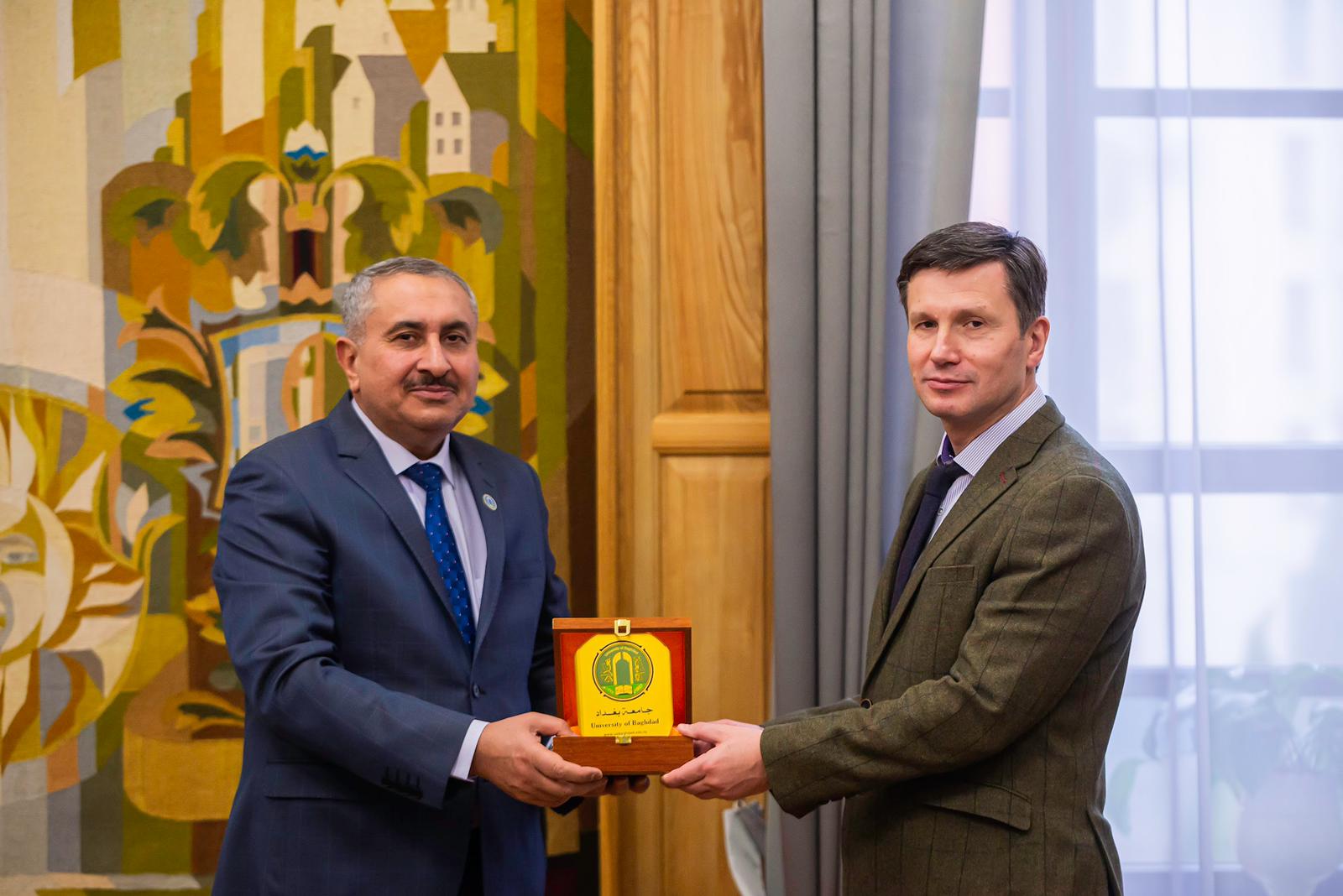 ACFD2C70-55F8-460C-AE76-0A7EBDAFFB6D