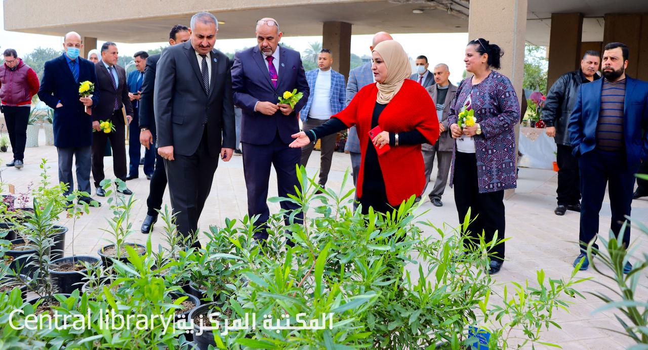 المكتبة المركزية تنظم معرضا للزهور ونباتات ال (1)