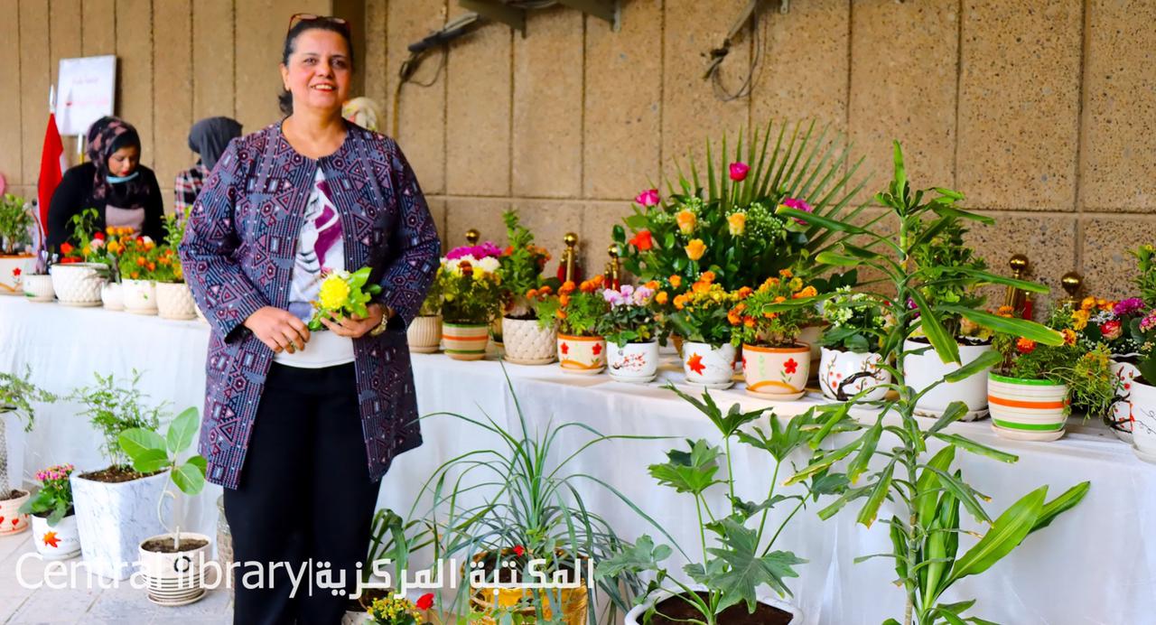 المكتبة المركزية تنظم معرضا للزهور ونباتات ال (2)