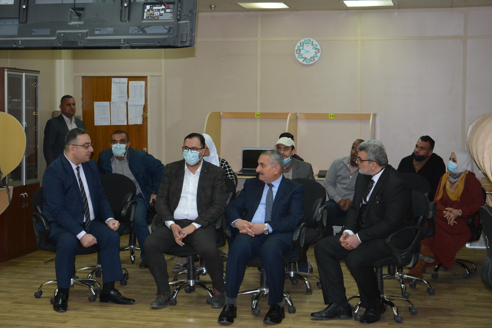 مركز الحاسبة يستقبل رئيس الجامعة للاطلاع على نظام الدراسات العليا (1)