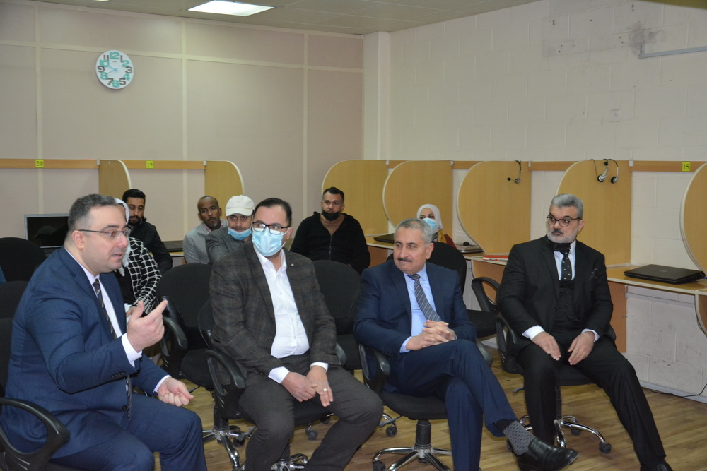 مركز الحاسبة يستقبل رئيس الجامعة للاطلاع على نظام الدراسات العليا (3)
