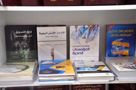 مساعد رئيس الجامعة للشؤون العلمية يفتتح معرض النتاجات العلمية في (6)