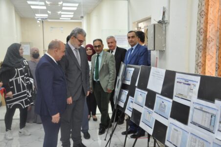 مساعد رئيس الجامعة للشؤون العلمية يفتتح معرض النتاجات العلمية في (8)