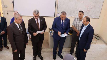 رئيس جامعة بغداد يتفقد سير الامتحانات النهائية في كلية التربية ابن (2)