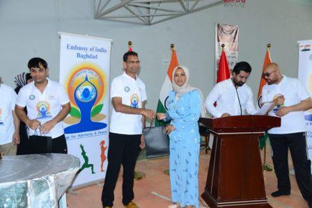 كلية التربية البدنية للبنات تنظم المهرجان العالمي الثامن (لليوغا) (3)