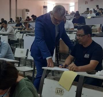 السيد مساعد رئيس الجامعة للشؤون العلمية يتفقد سير أمتحانات الدور الثاني لطلبة الدراسات الأولية و (4)