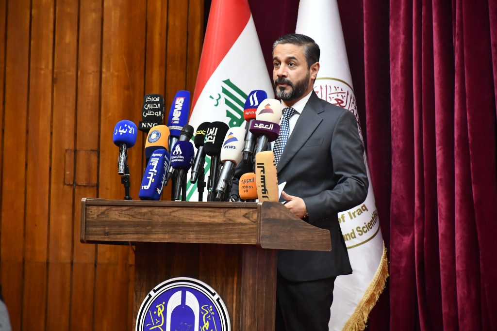 وزير التعليم العالي والبحث العلمي يكرم باحثتين من هندسة بغداد في يوم العلم العراقي (4)