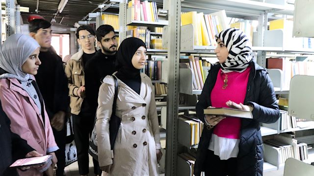 المكتبة المركزية تستقبل طلبة كلية العلوم (2)