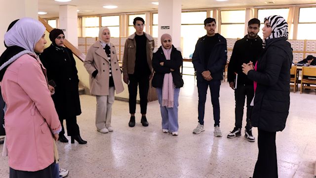 المكتبة المركزية تستقبل طلبة كلية العلوم (4)