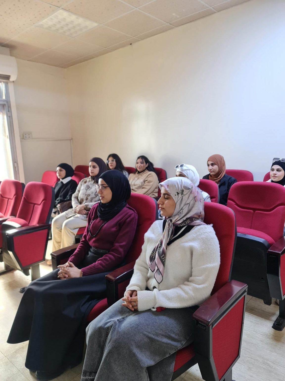 كلية التربية للبنات تقيم ورشة عن التعلم بالوسائط المتعددة (1)