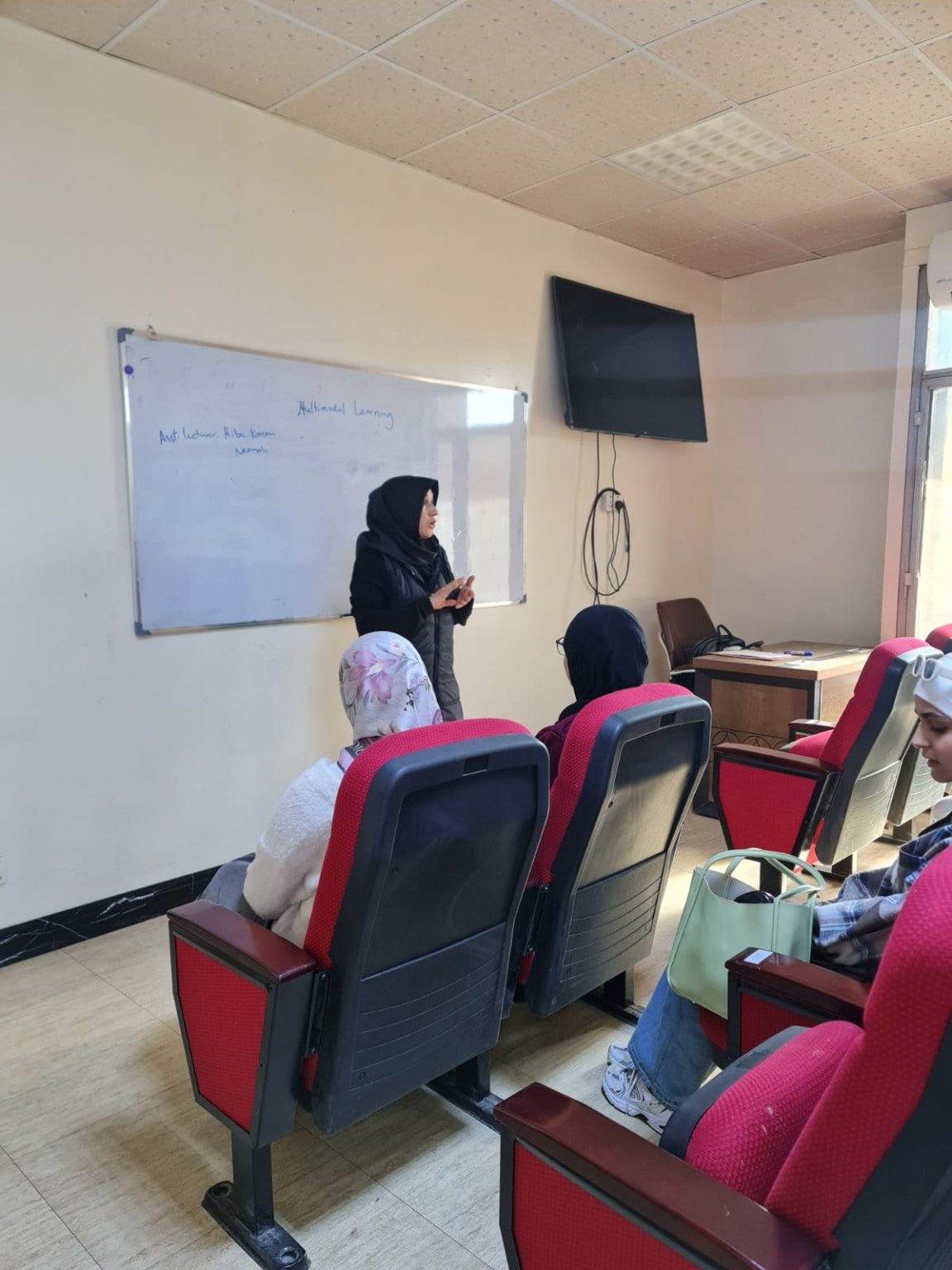 كلية التربية للبنات تقيم ورشة عن التعلم بالوسائط المتعددة (2)