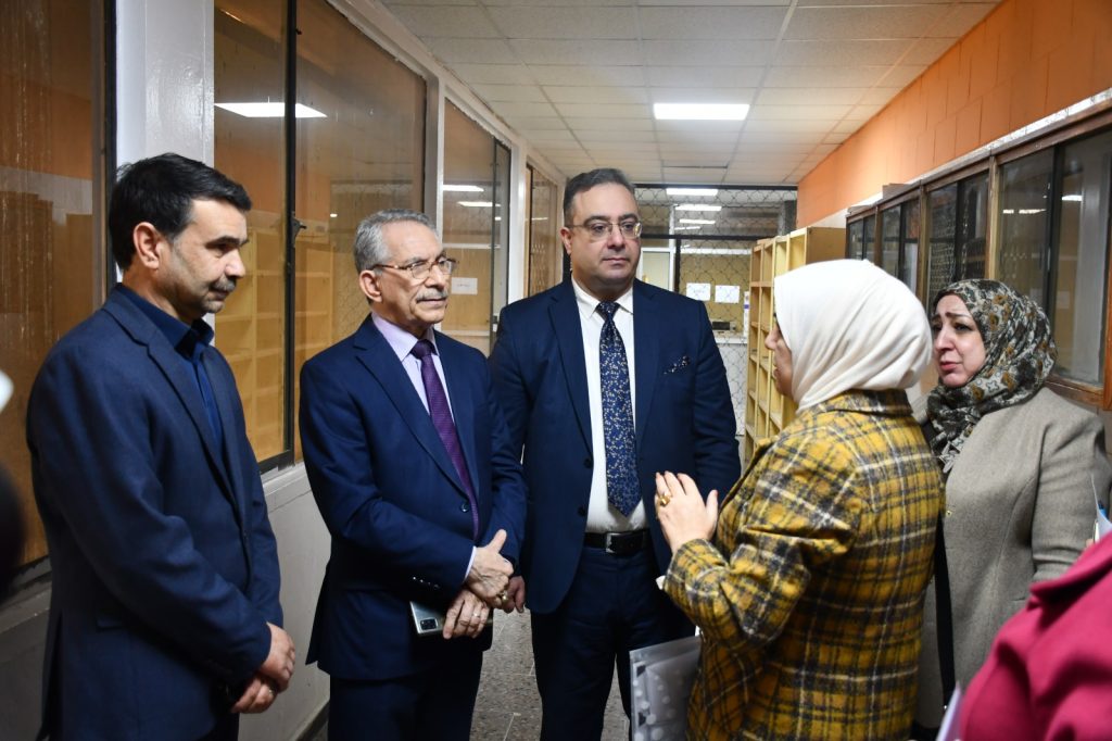 لجنة وزارية تتفقد سير امتحانات الدراسات العليا في كلية الهندسة (4)